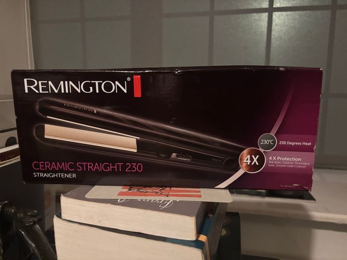Remmington Ceramic Straight 230 Hair Straightener