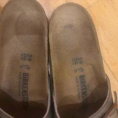 Birkenstocks Sandals -Champagne leather Sandal with buckle , hardly worn. Size 39. Beautiful comfort andTimeless fashion pieces perfect for summer but all year comfort