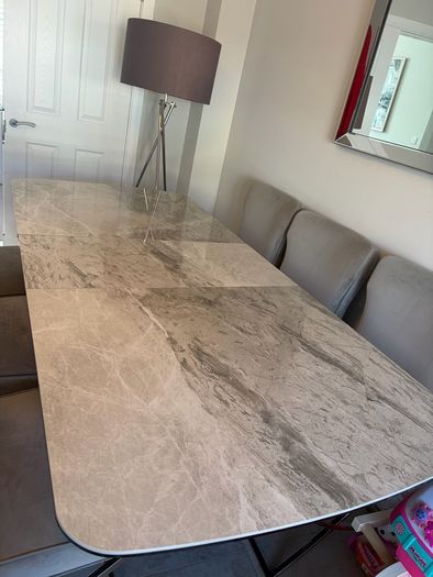 Dining table extendable.