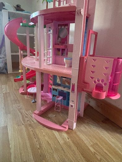 Barbie dreamhouse