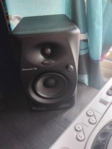 Pioneer speakers