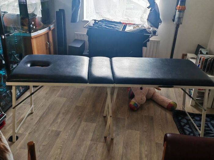 massage table