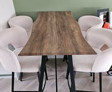 Breakfast bar and 4 chairs