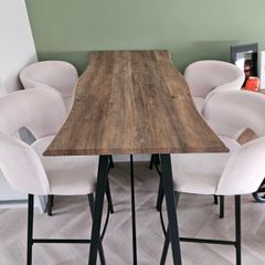 Breakfast bar and 4 chairs