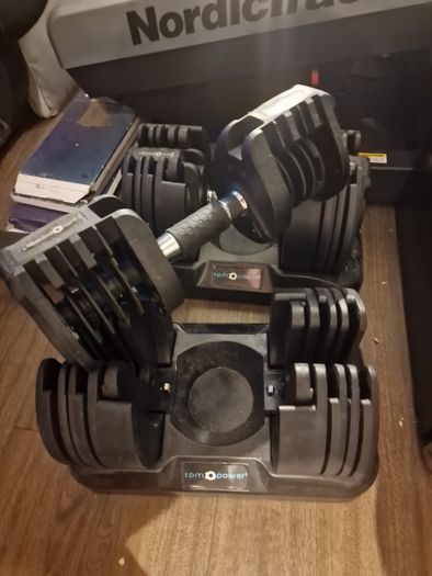 Adjustable dumbells