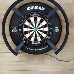 Winmau Blade X dartboard + Winmau Surround