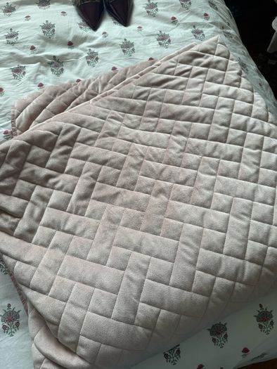 2 pink throws