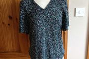 Ladies Gallery Navy blue floral print blouse top size 8 includes postage