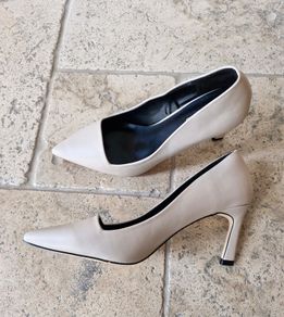 Nude shoes