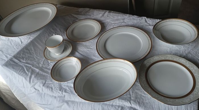 Noritake porcelain dinner set