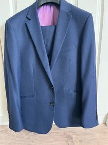 Daniel Grahame Navy 3 piece suit like new size 40S