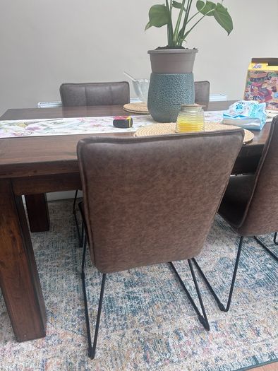 Table & chairs