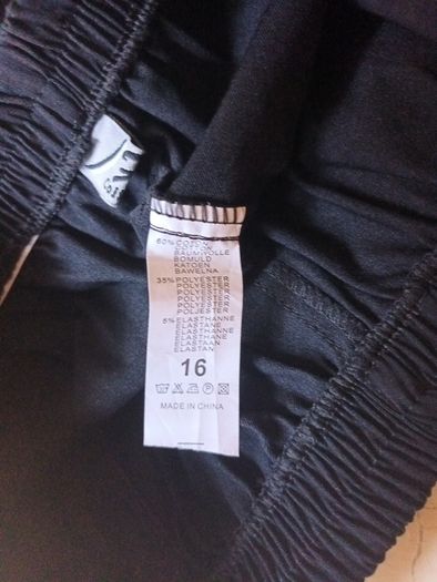 Fin Black  Cropped Trousers.  Size. 16.  B.N.W.T