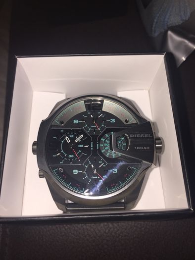 Diesel Uber Chief Gunmetal Watch broken