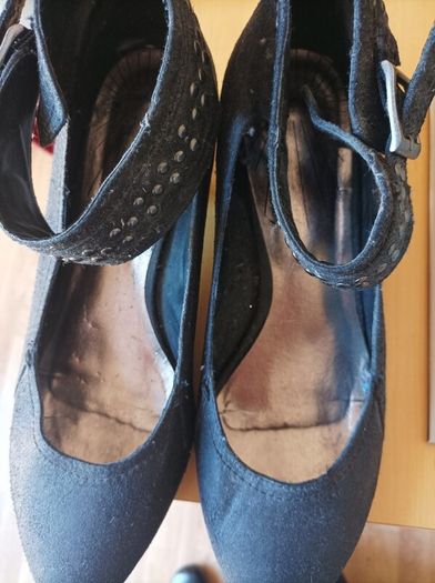 Women's shoes rarely worn size 7.5