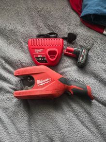 Milwaukee M12 2in pipecutters