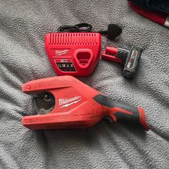 Milwaukee M12 2in pipecutters