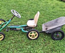 Berg John deere and trailer