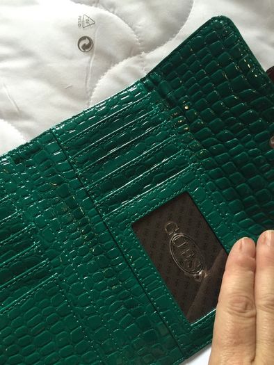 Brand New Guess purse