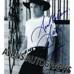 Garth Brooks Autograph