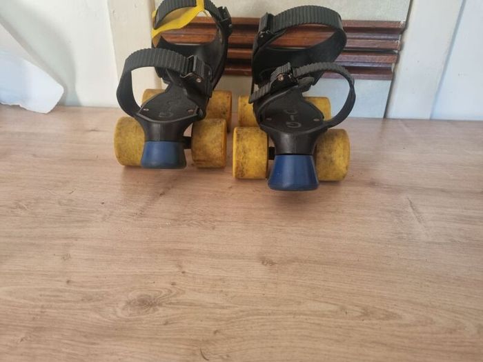 Vintage 1980s roller skates, adjustable