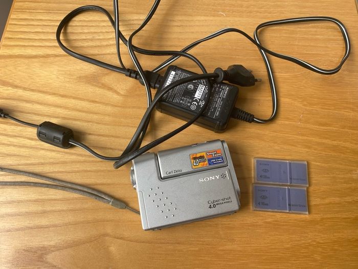 Sony DSC-F77 Digital Still Camera READ!