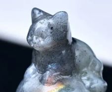 small skull with cat labradorite stone
