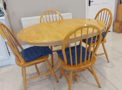 Kitchen/dining table & 4 chairs - reduced