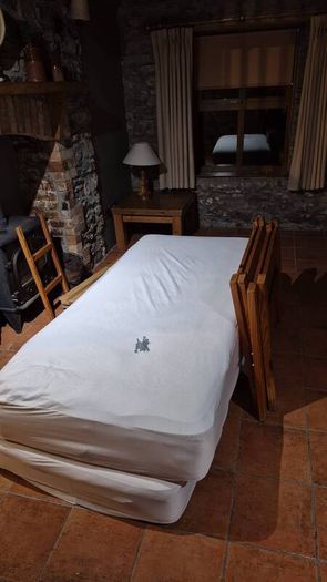 2 single beds/bunk beds with mattresses
