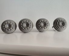 4 knobs for cabinet / drawer / furniture door