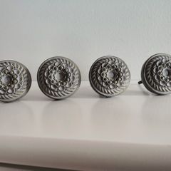 4 knobs for cabinet / drawer / furniture door