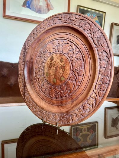 Beautiful vintage hand-carved wooden tray featuring an intricate floral border and a decorative brass inlay geometric star motif in the centre. The craftsmanship is detailed and very tactile, giving this piece a rich, warm character. The tray is solid and