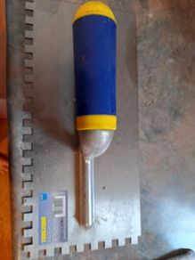 Square notched trowel