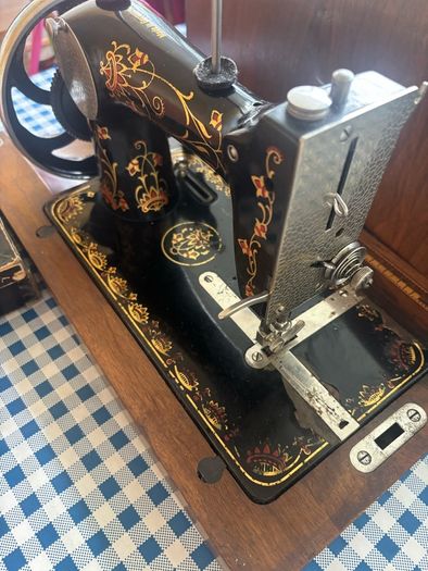 Antique Brotom Sewing machine. (Hand) 100 yrs