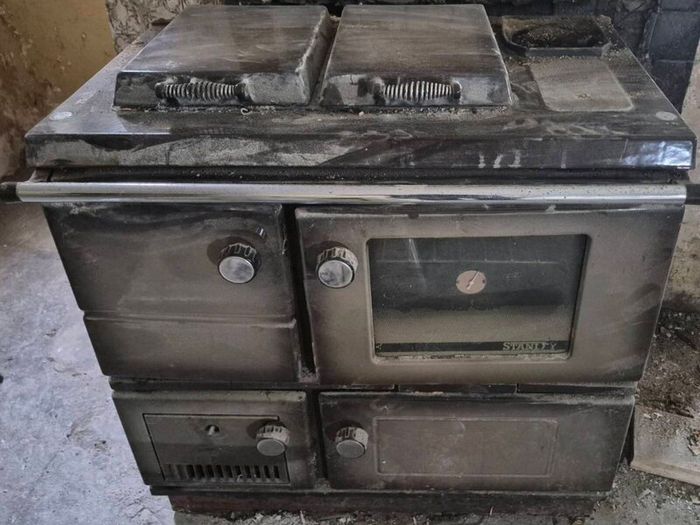 Stanley solid fuel stove