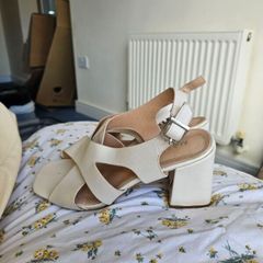 Sandals/ Heels