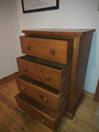 Chest of drawers