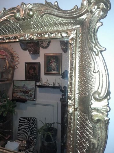 Beautiful Laricol shelf with antique mirror
