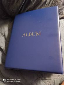 Stamp album UK's Presentation packs x 100