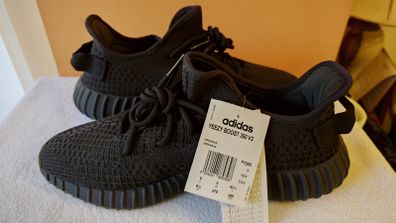 Authentic Brand New Yeezy 350 Cinder UK9