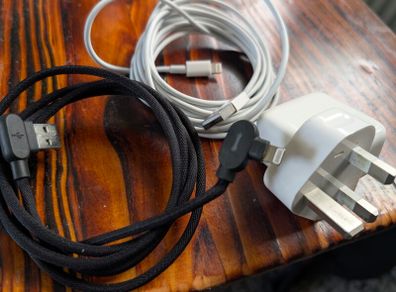 genuine 12W apple charger with 2 lighting Port cables