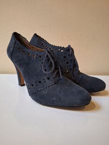 SALE!  Clarks Navy Leather Shoes