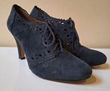 SALE!  Clarks Navy Leather Shoes