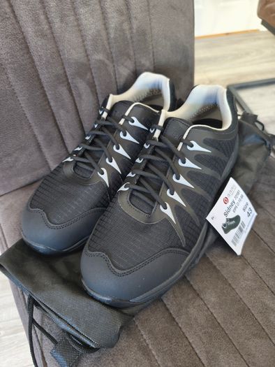 New Safety boots size UK 9 43