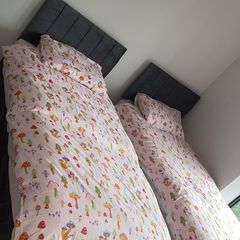 2 single beds  100