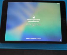 iPad 8th Gen Wi-Fi - Space Gray - Fair Bent Frame and Cracked Screen