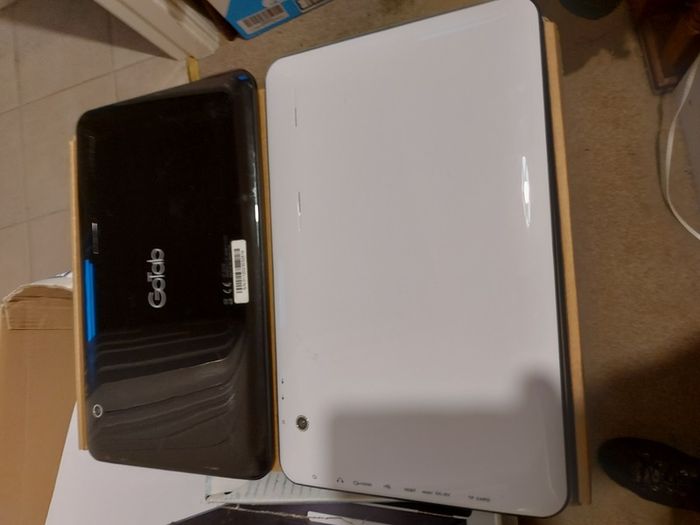 2 x 10.1 inch Gotabs, not powering on, in excellent cosmetic condition