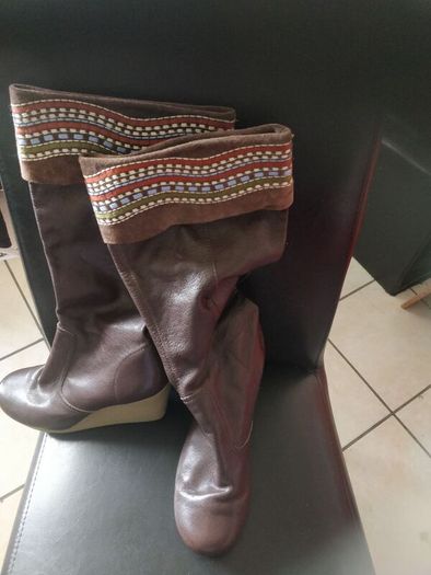 Ladies leather boots