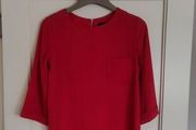 women's red Top