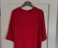 women's red Top
